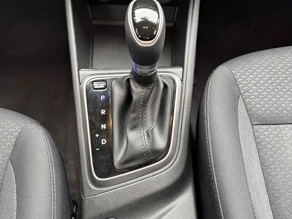 Hyundai Verna 2017 — фото 16