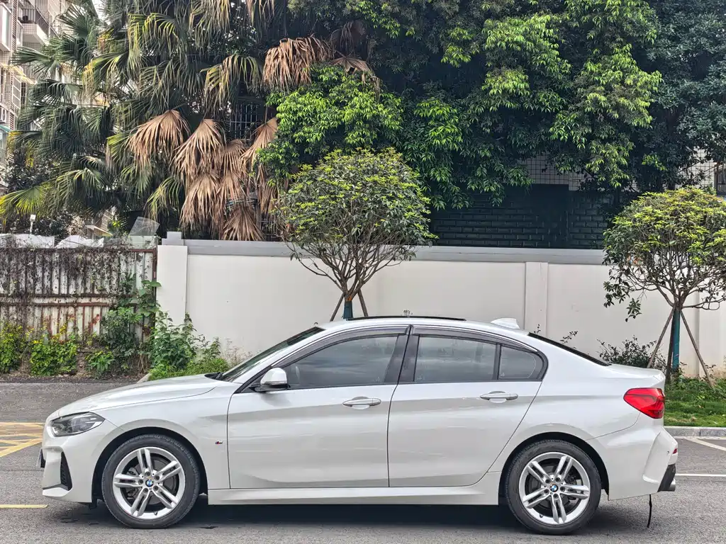 BMW 1 Series 2019 — фото 3