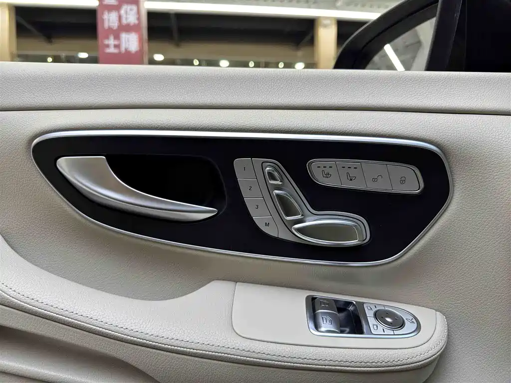 Mercedes-Benz V-Class 2018 — фото 14