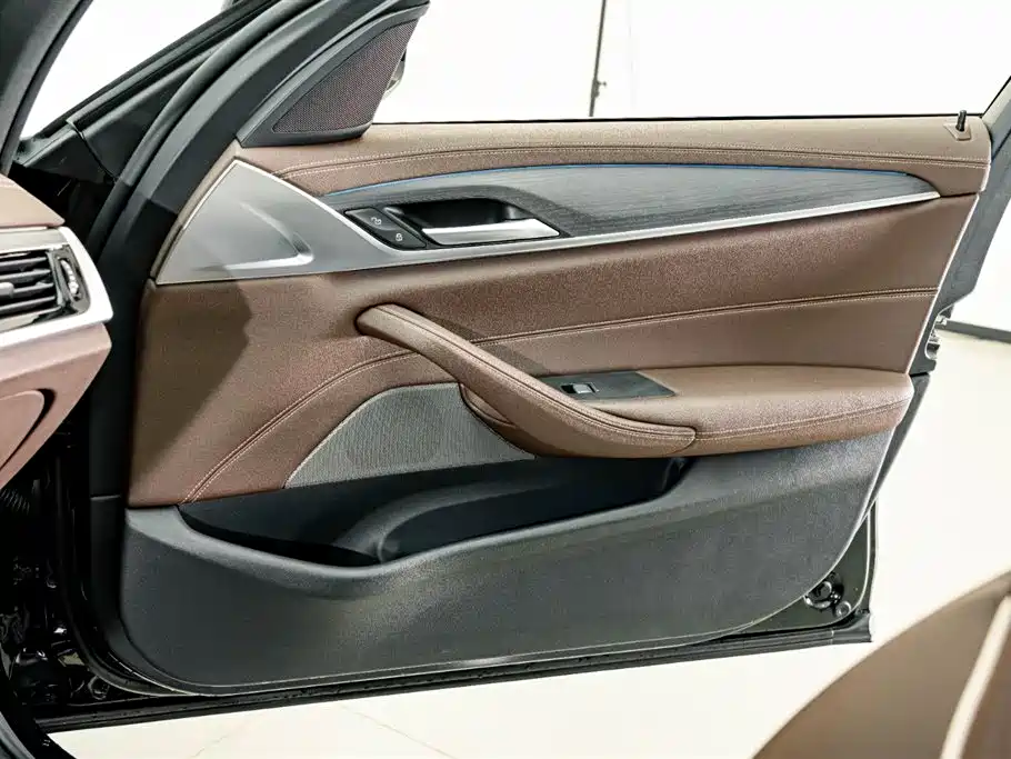 BMW 5 Series New Energy 2021 — фото 15