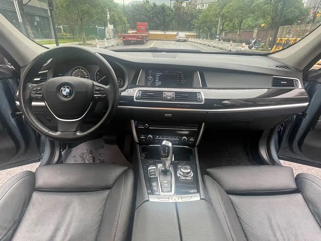 BMW 5 Series GT 2012 — фото 18