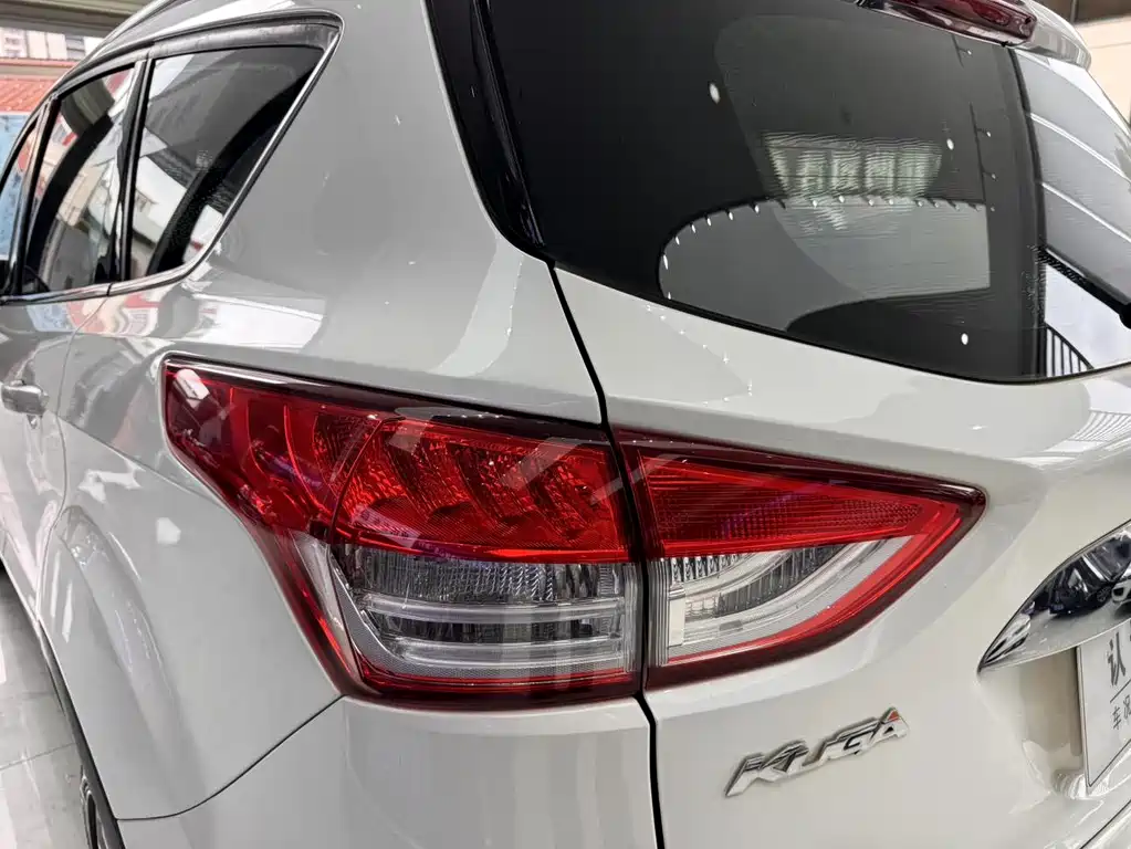 Ford Kuga 2016 — фото 28