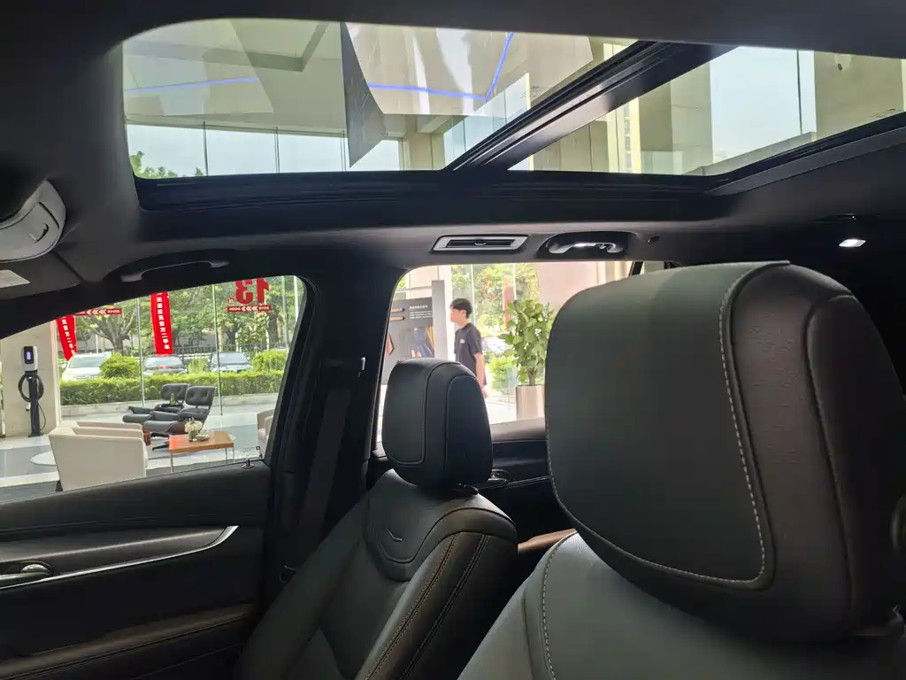 Cadillac XT6 2022 — фото 15