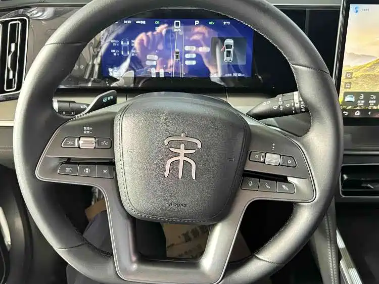 BYD L DM-i 2025 — фото 11