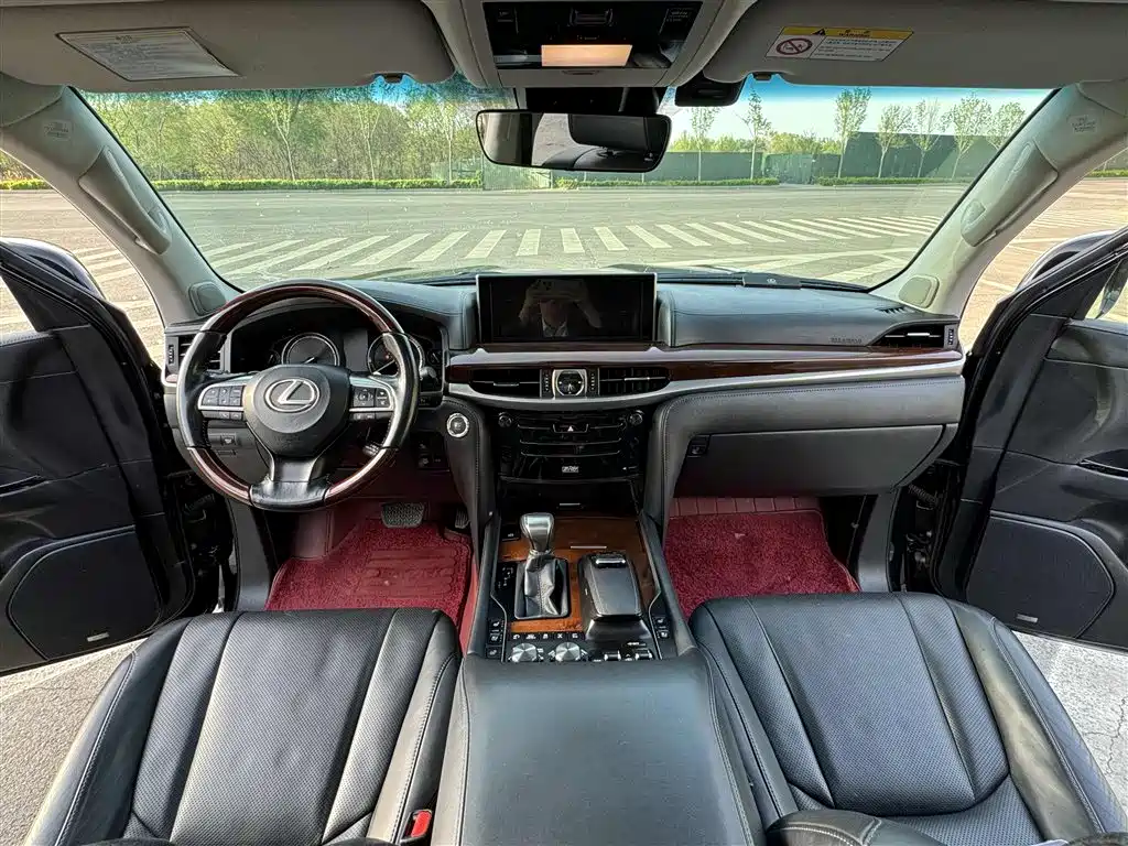 Lexus LX 2017 — фото 11