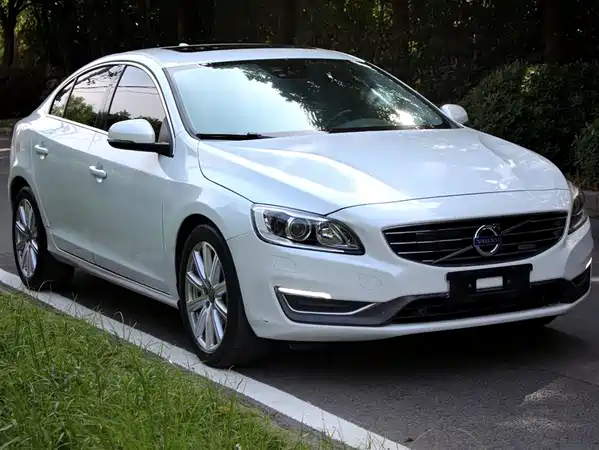 Volvo S60 Plug-In Hybrid 2015