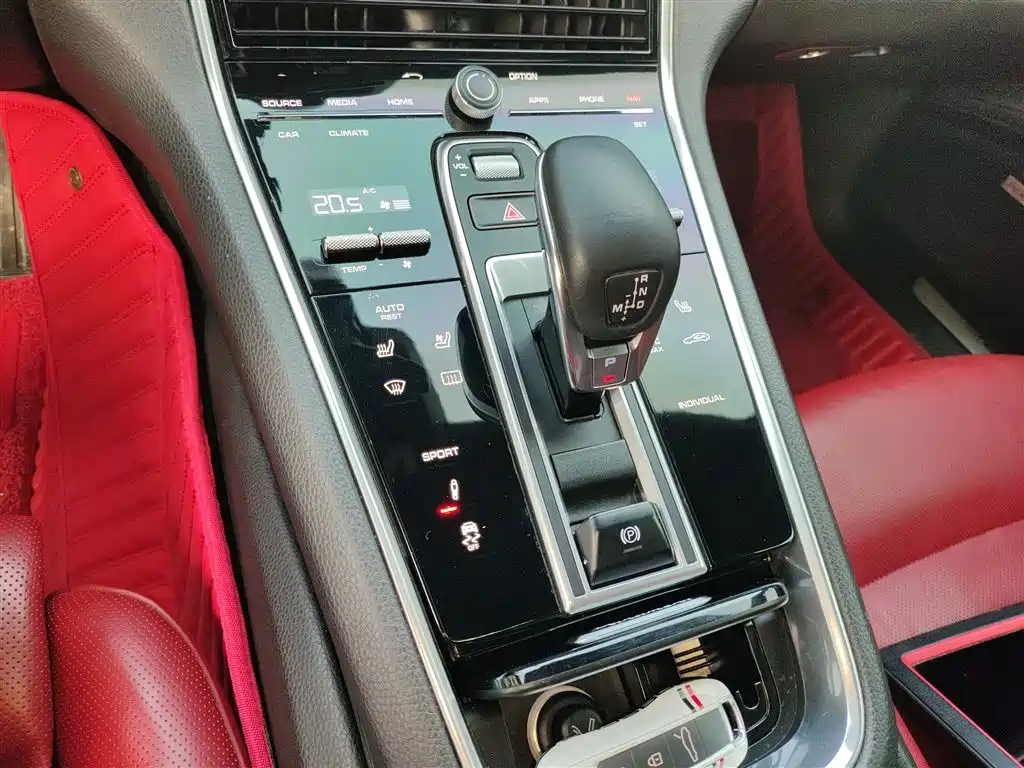Porsche Panamera 2018 — фото 10