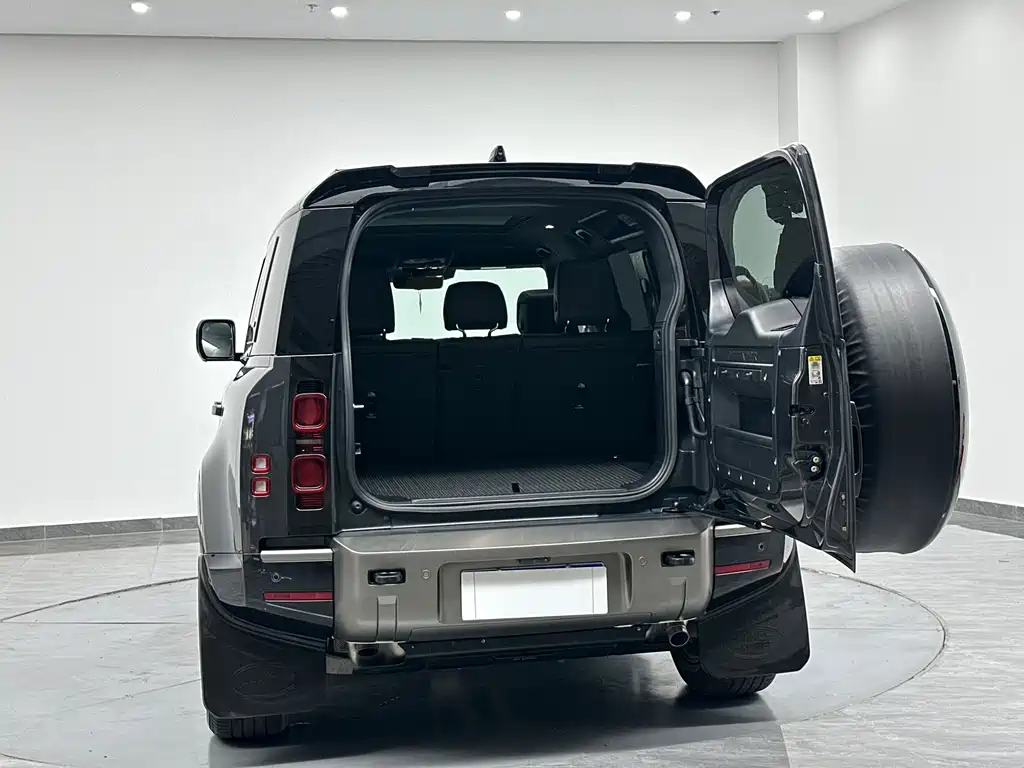 Land Rover Defender 2024 — фото 22