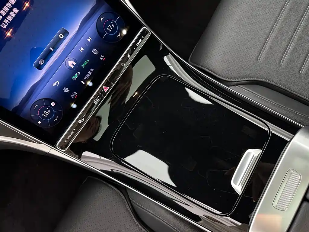 Mercedes-Benz C-Class 2024 — фото 14
