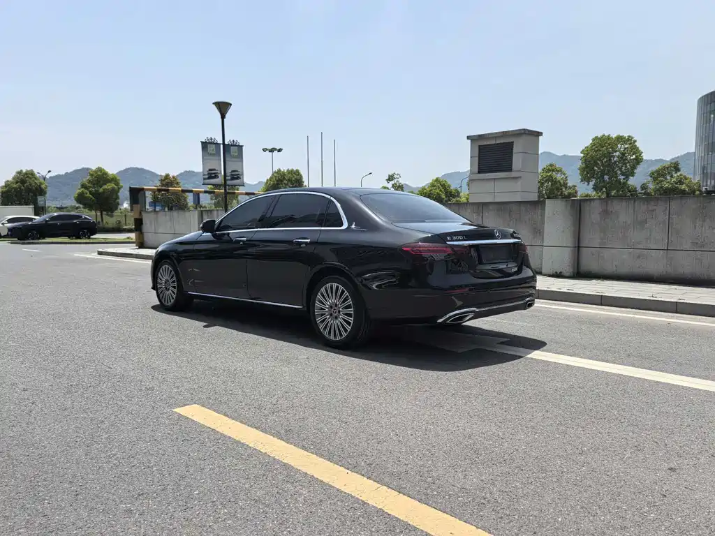 Mercedes-Benz E-Class 2023 — фото 3