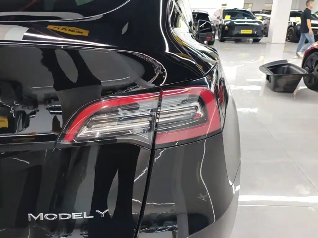 Tesla Model Y 2023 — фото 24