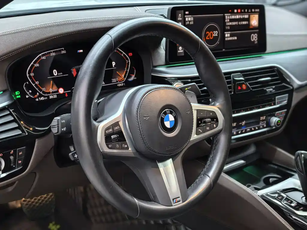 BMW 5 Series 2022 — фото 16