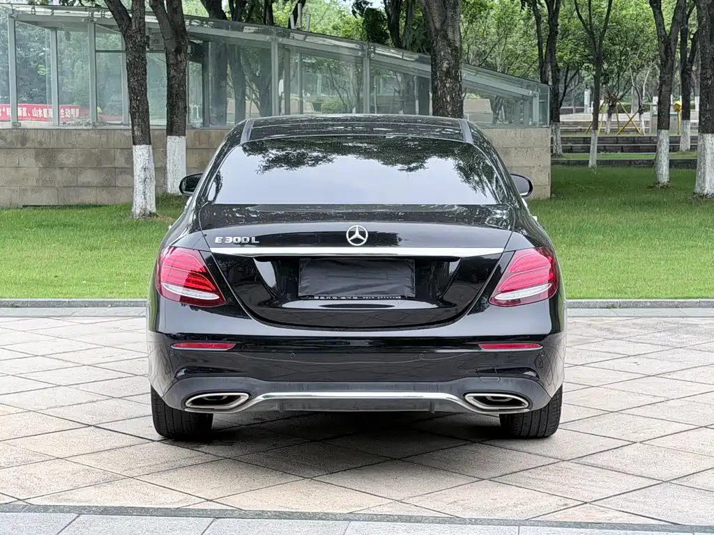 Mercedes-Benz E-Class 2018 — фото 16