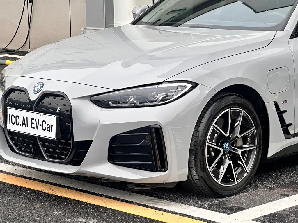 BMW i4 2025 — фото 14