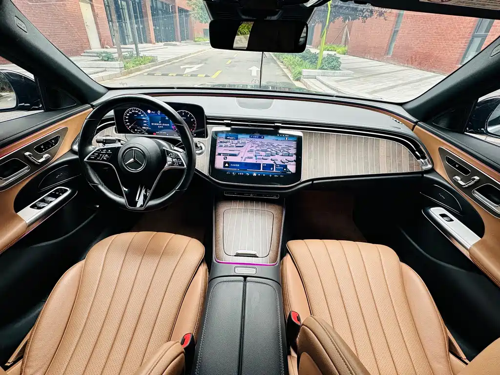 Mercedes-Benz E-Class 2024 — фото 17