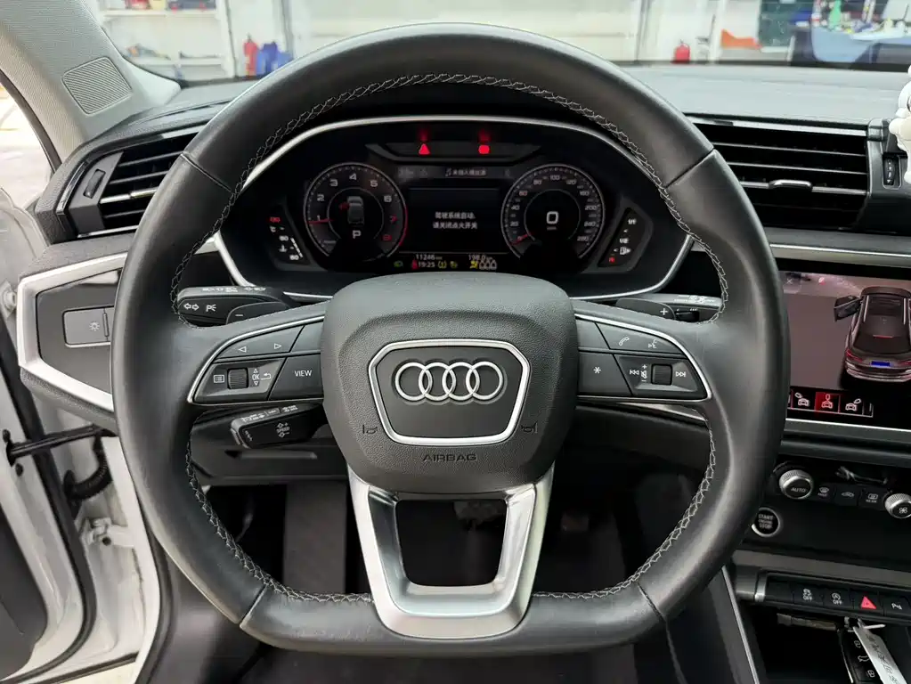 Audi Q3 2023 — фото 7