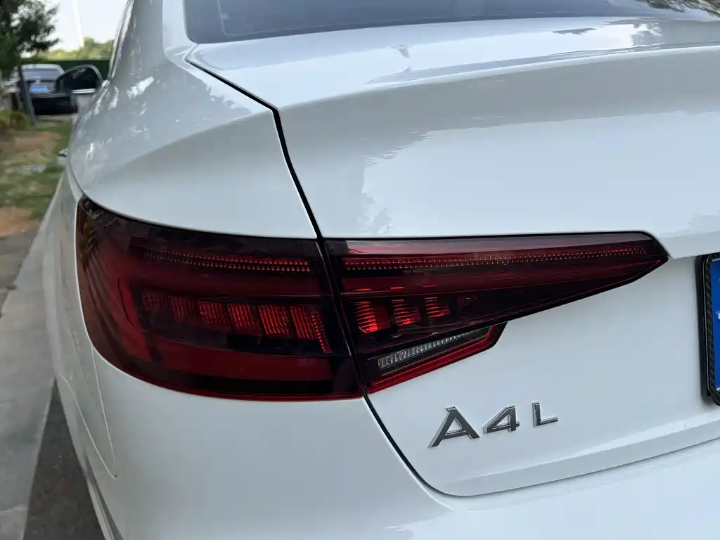 Audi A4L 2018 — фото 20