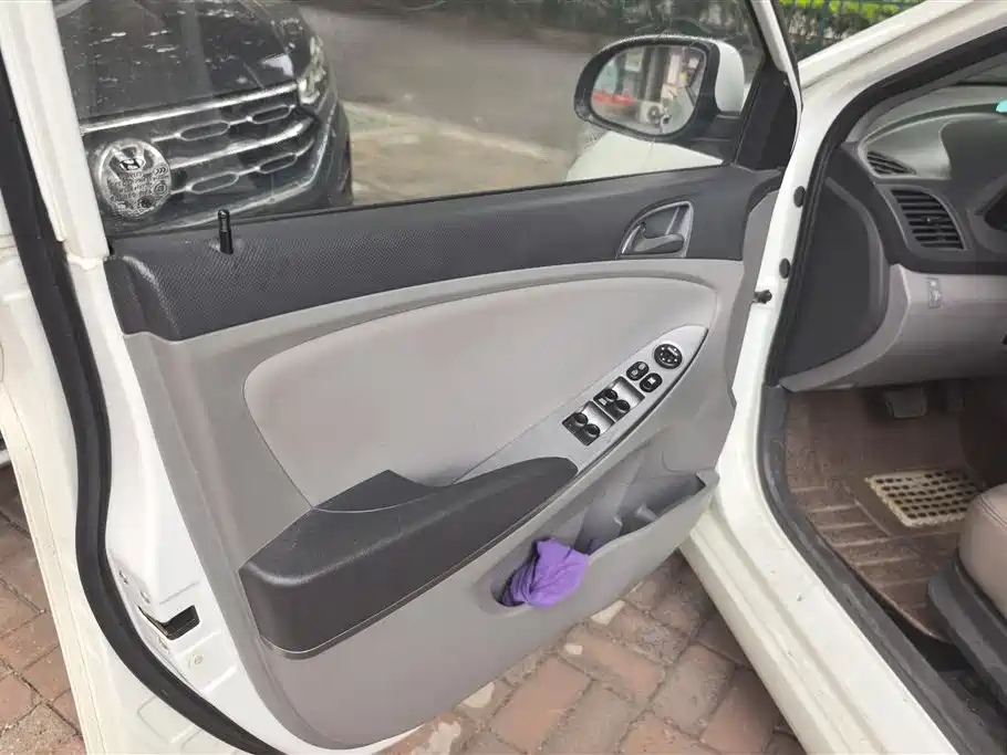 Hyundai Verna 2015 — фото 7