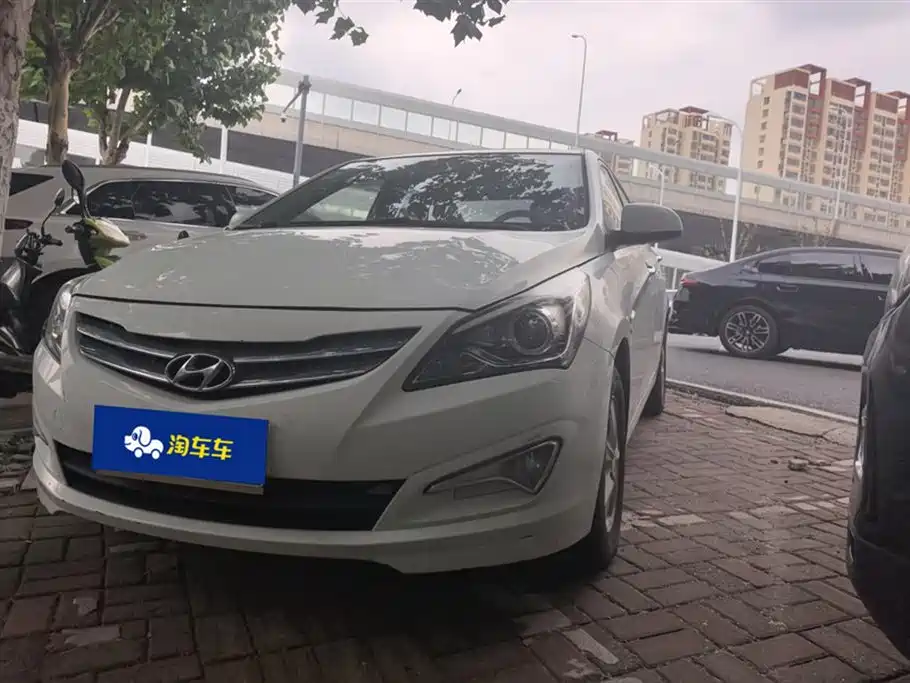 Hyundai Verna 2015