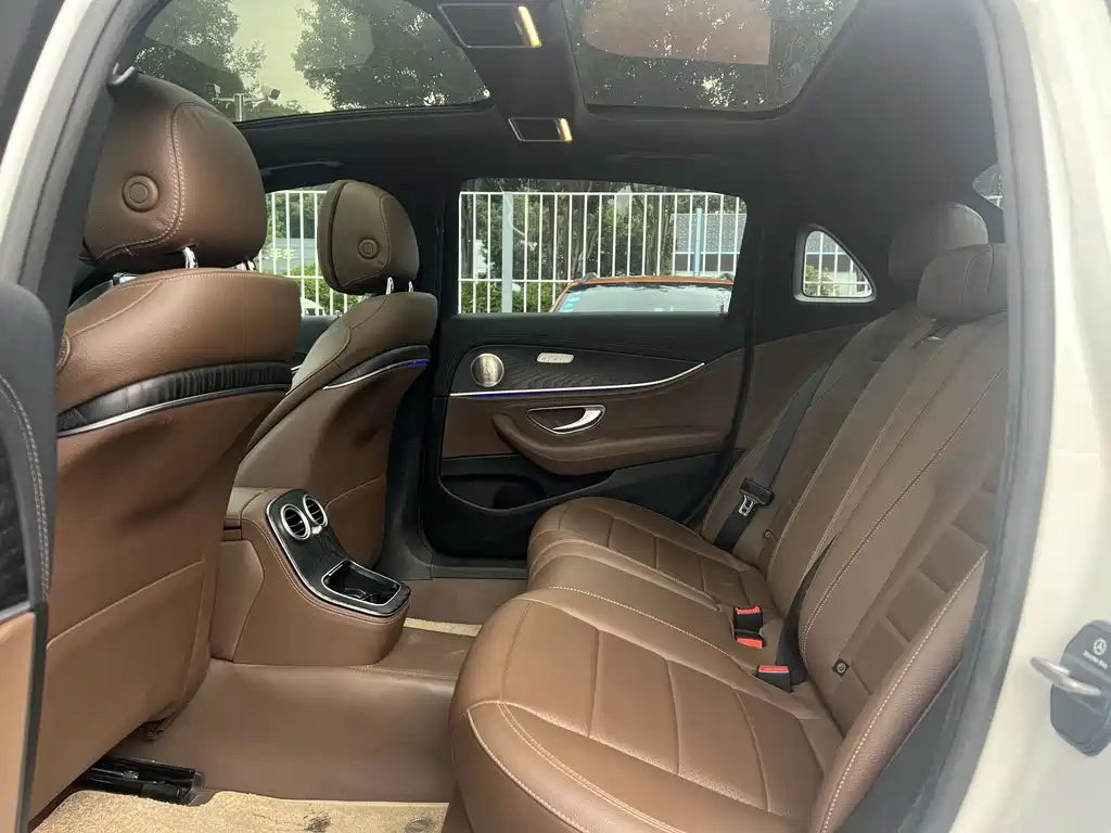 Mercedes-Benz E-Class 2022 — фото 13