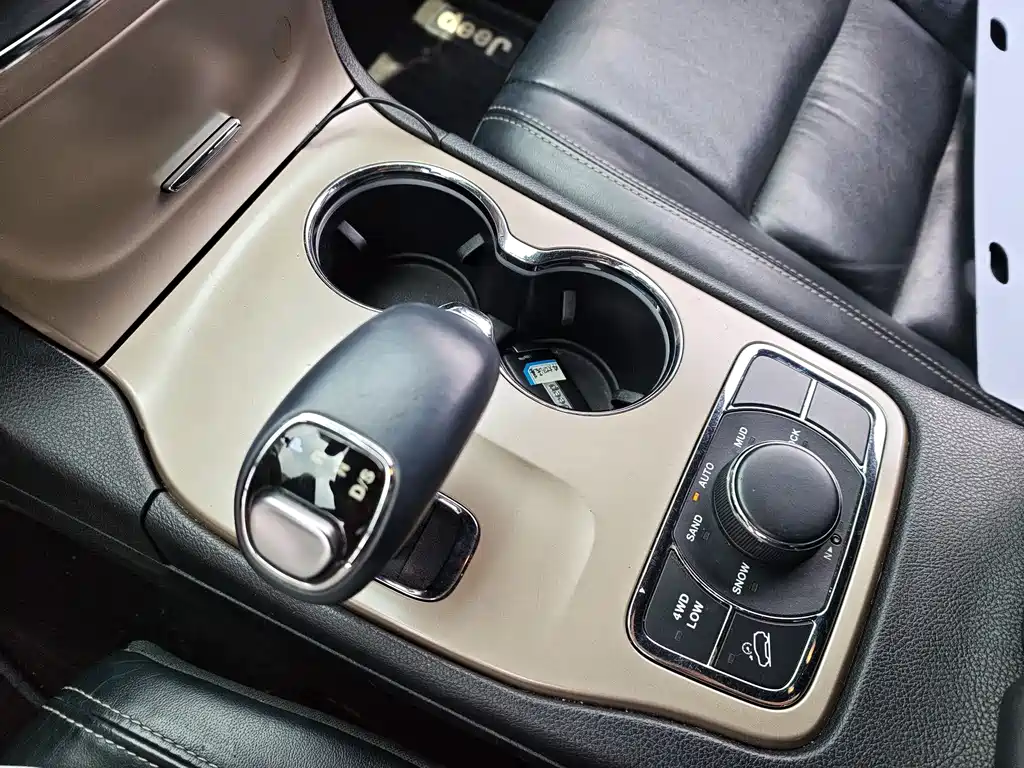 Jeep Grand Cherokee 2014 — фото 14