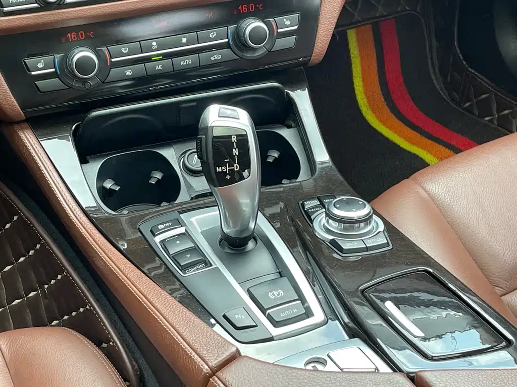 BMW 5 Series 2015 — фото 15