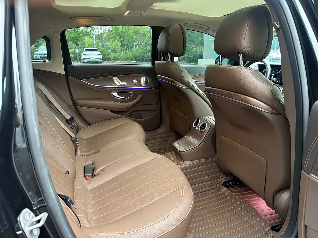 Mercedes-Benz E-Class 2022 — фото 13