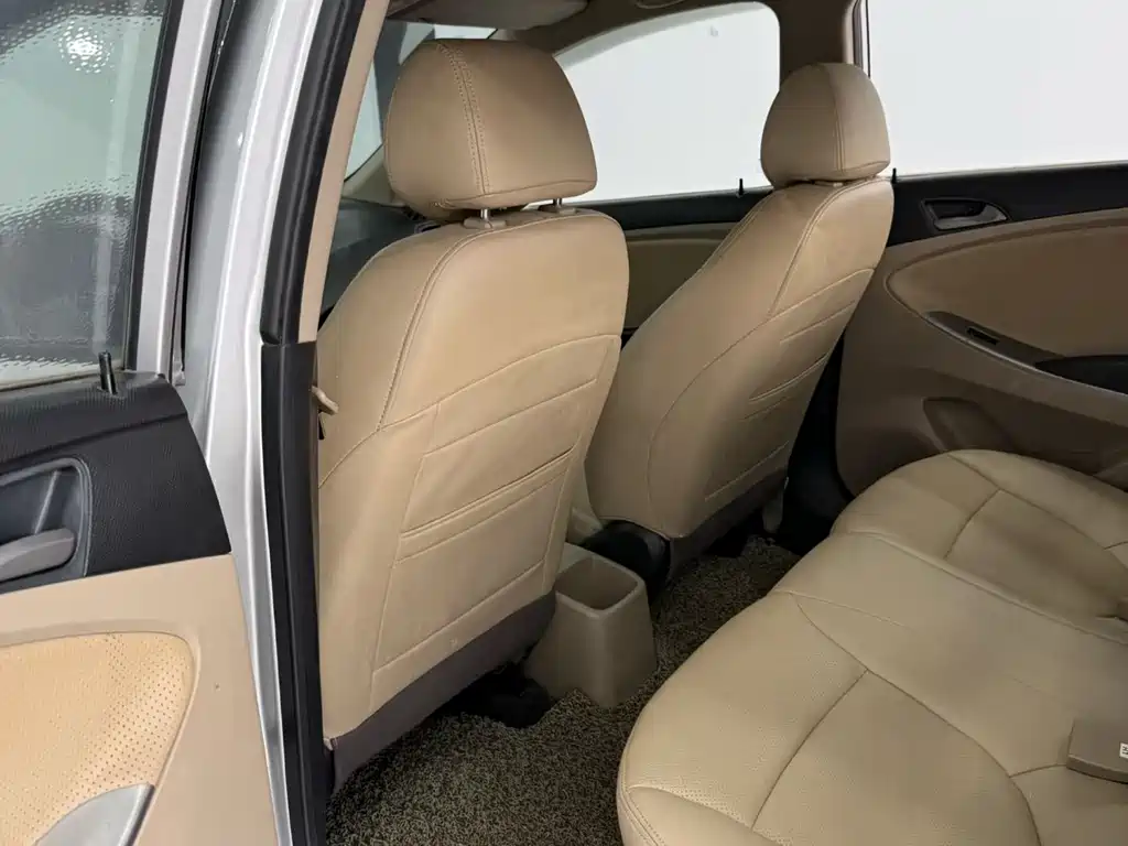 Hyundai Verna 2015 — фото 6