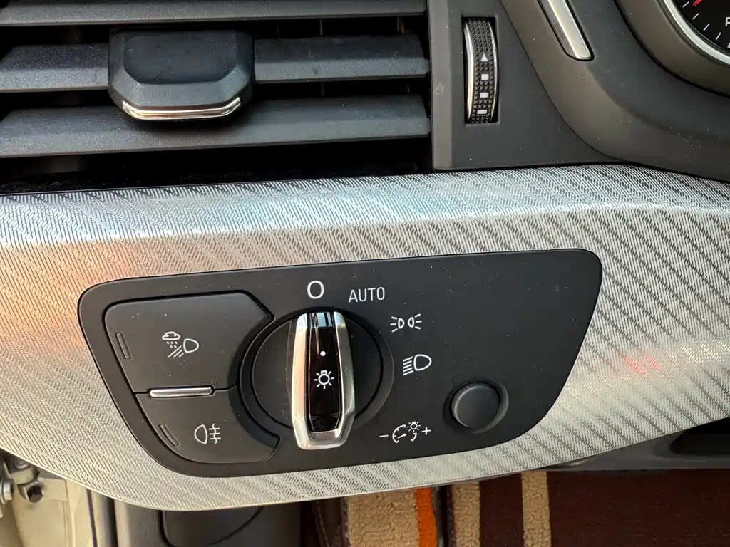 Audi A4L 2016 — фото 17
