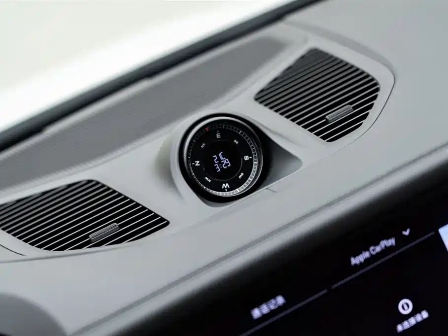 Porsche Cayenne Hybrid 2023 — фото 22