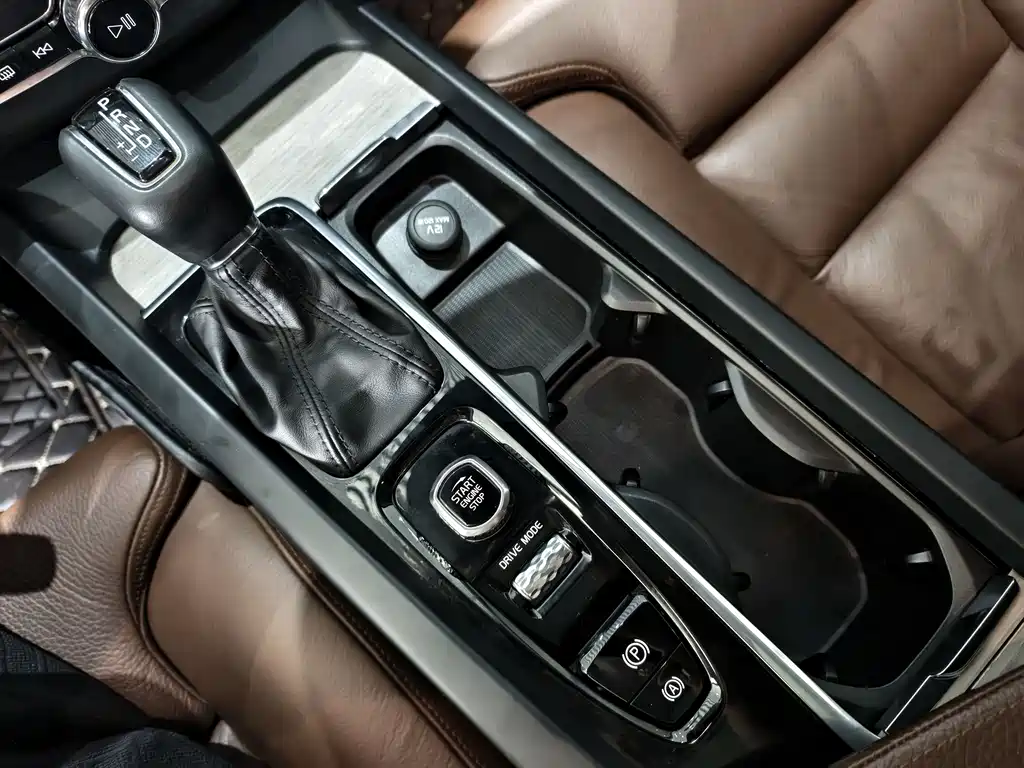 Volvo XC60 2020 — фото 11