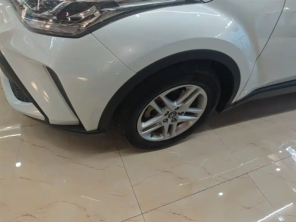Toyota C-HR 2021 — фото 23