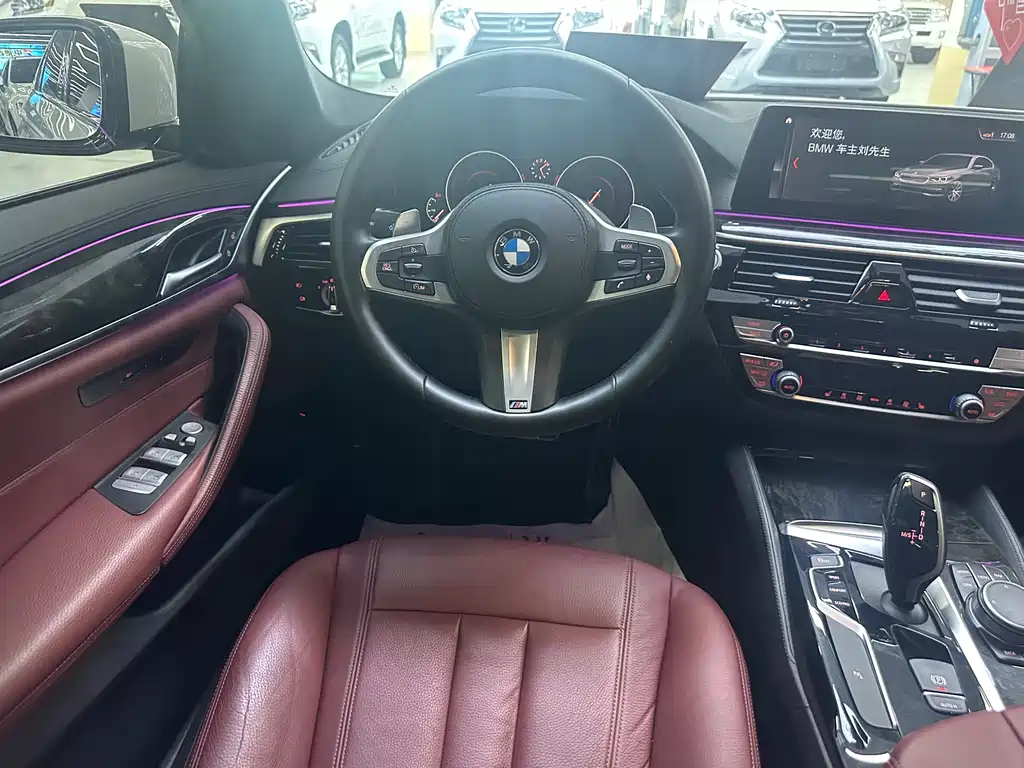 BMW 5 Series 2019 — фото 12