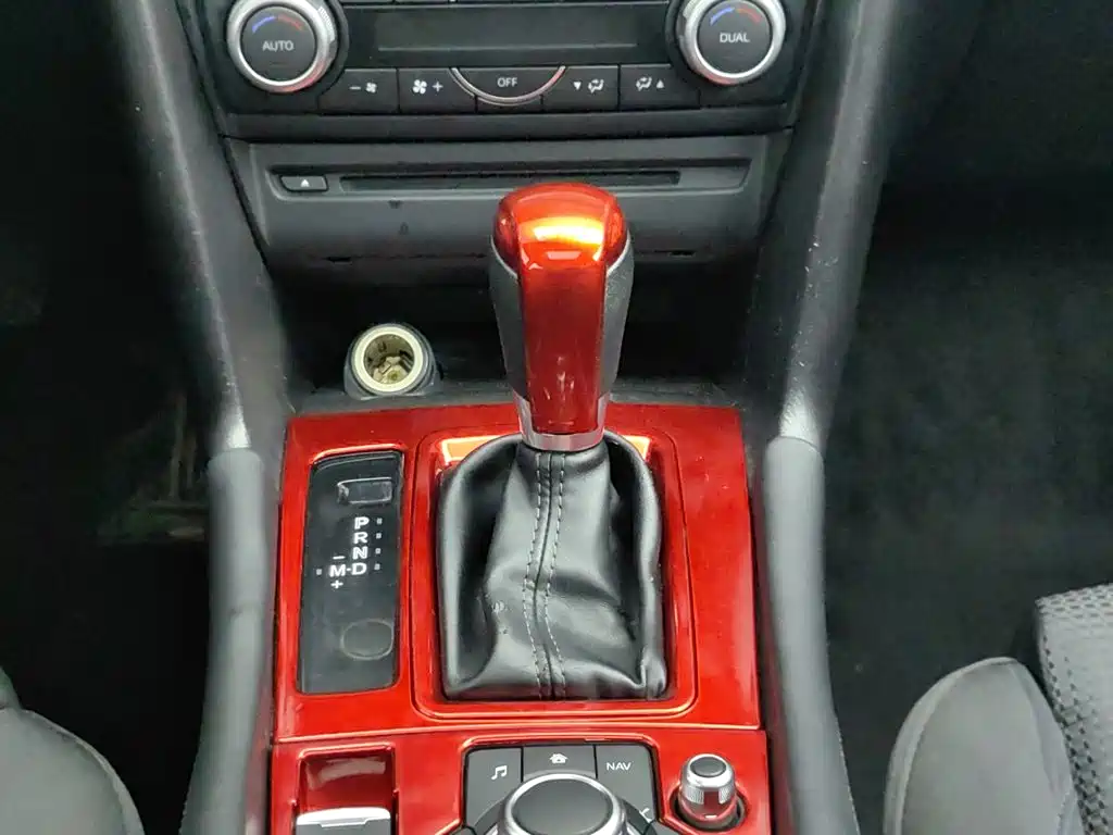 Mazda 3 Axela 2019 — фото 13
