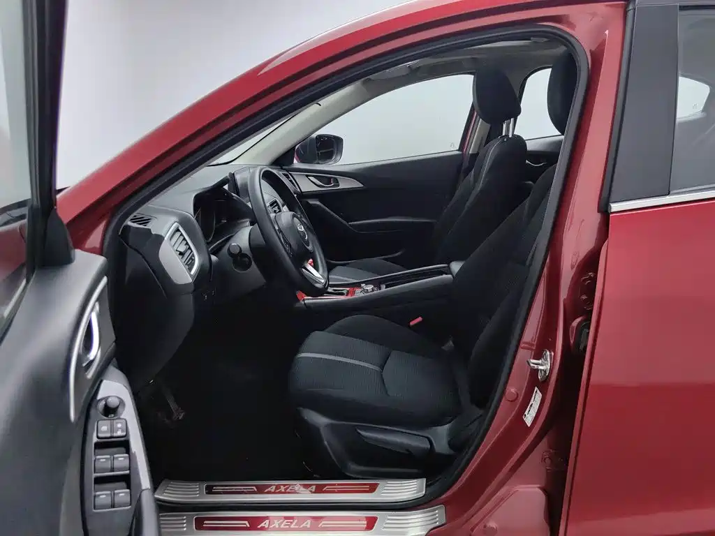 Mazda 3 Axela 2019 — фото 10