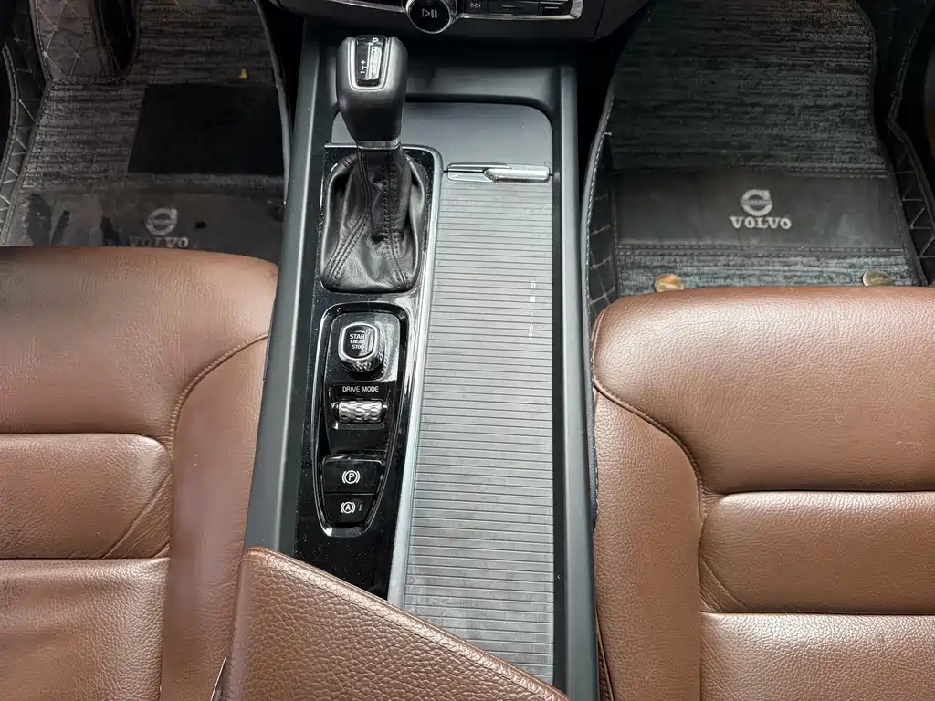 Volvo XC60 2019 — фото 9