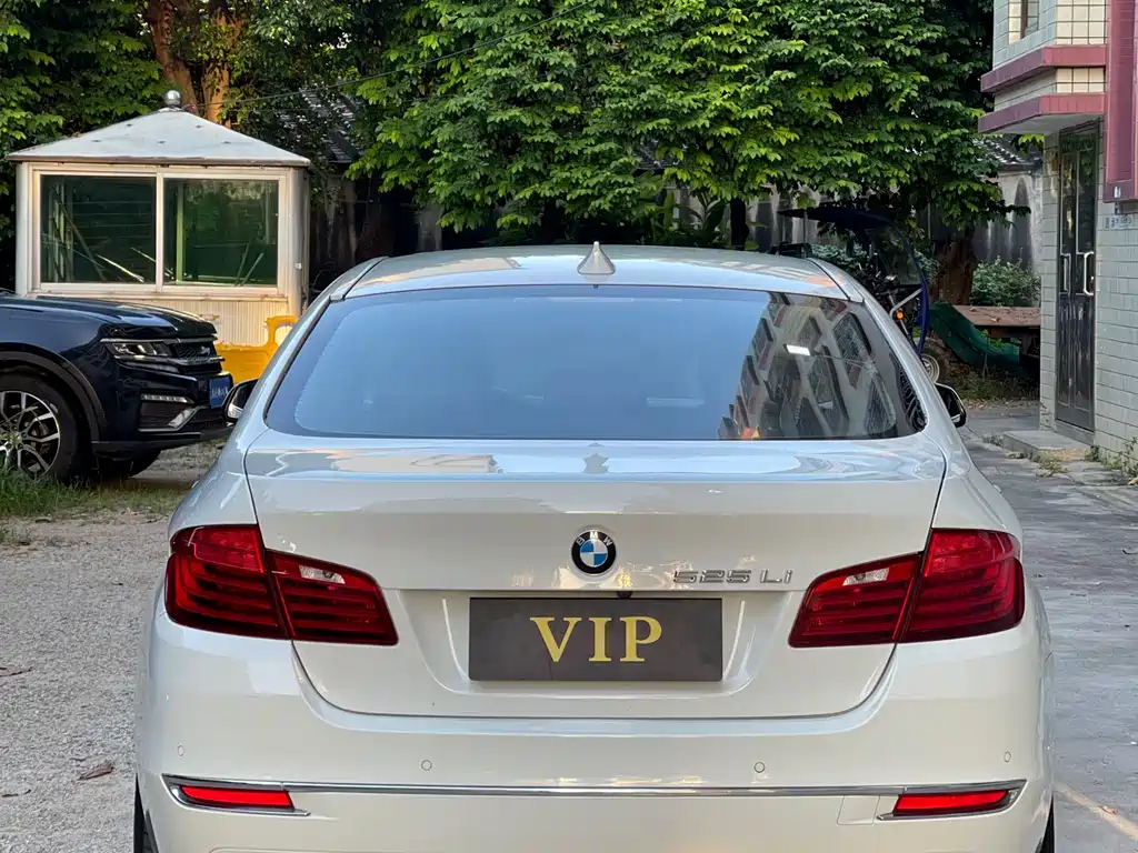 BMW 5 Series 2015 — фото 8