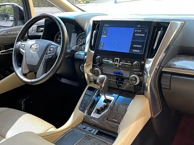 Toyota Alphard 2023 — фото 4