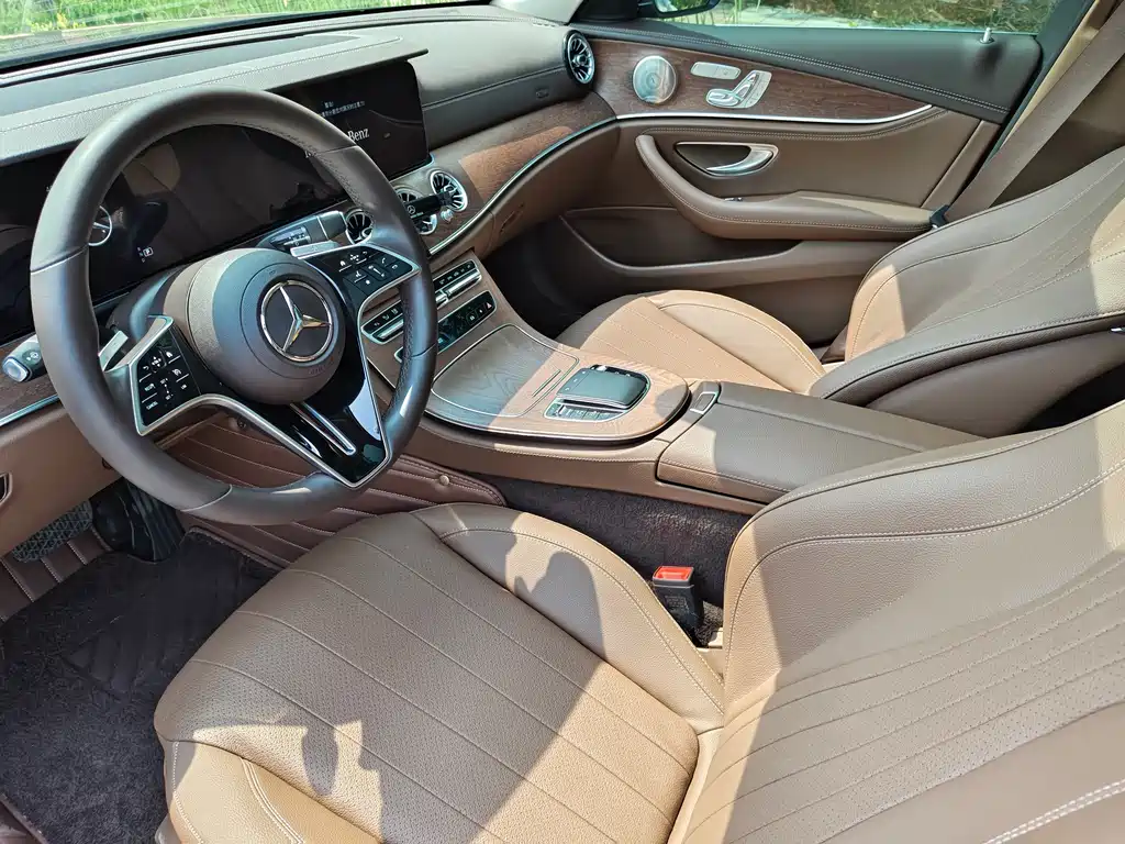 Mercedes-Benz E-Class 2023 — фото 10