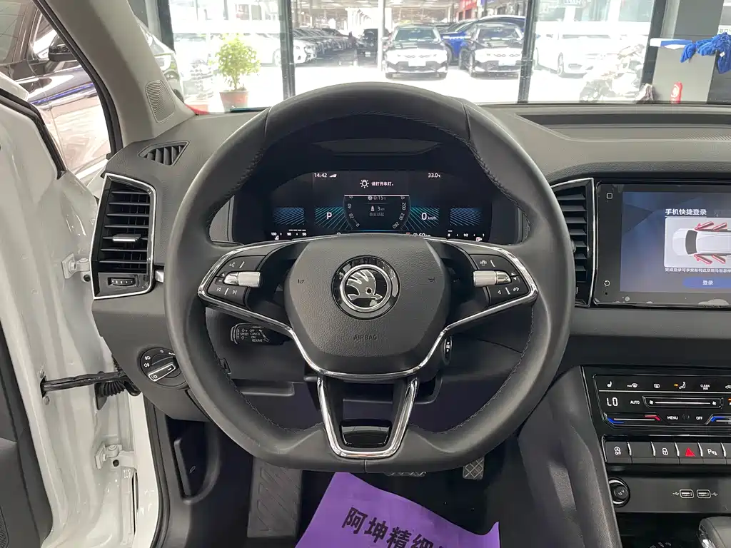 Skoda Karoq 2023 — фото 9