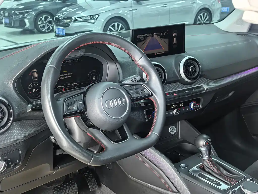 Audi Q2L 2023 — фото 10