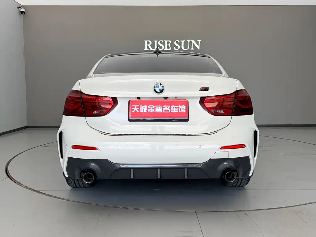 BMW 1 Series 2023 — фото 16
