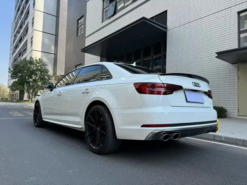 Audi A4L 2019