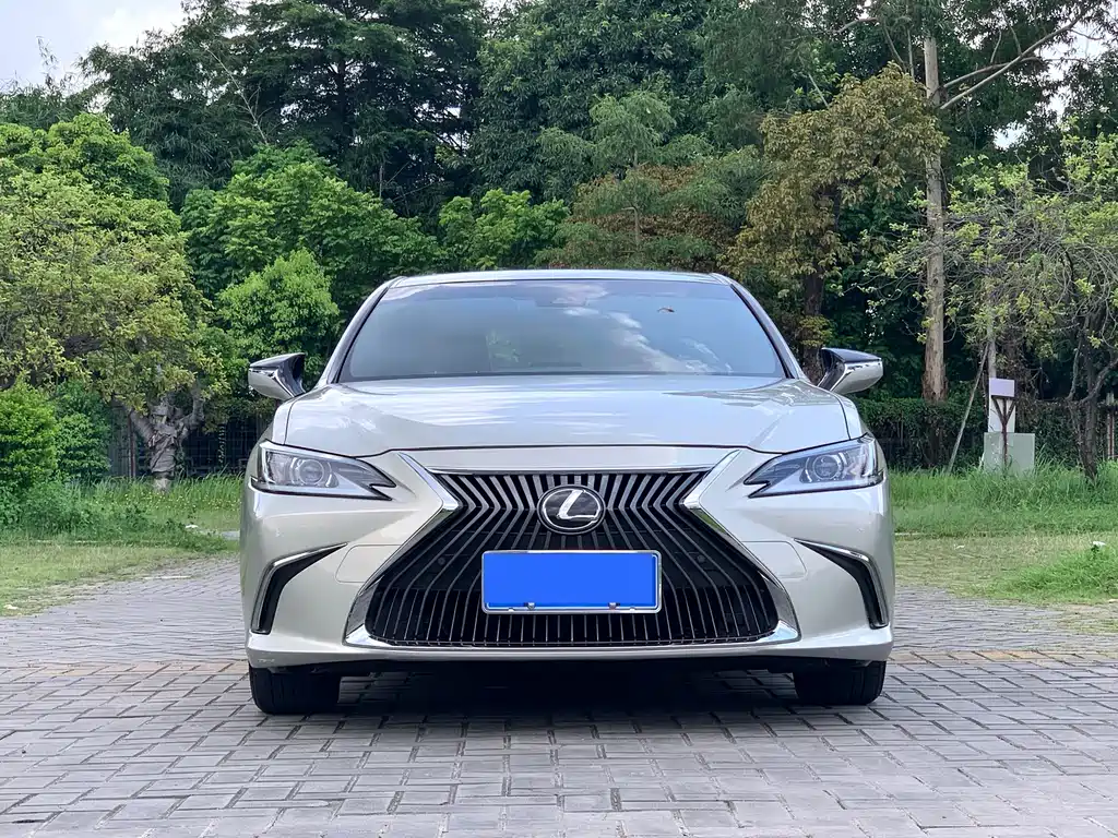 Lexus ES 2019