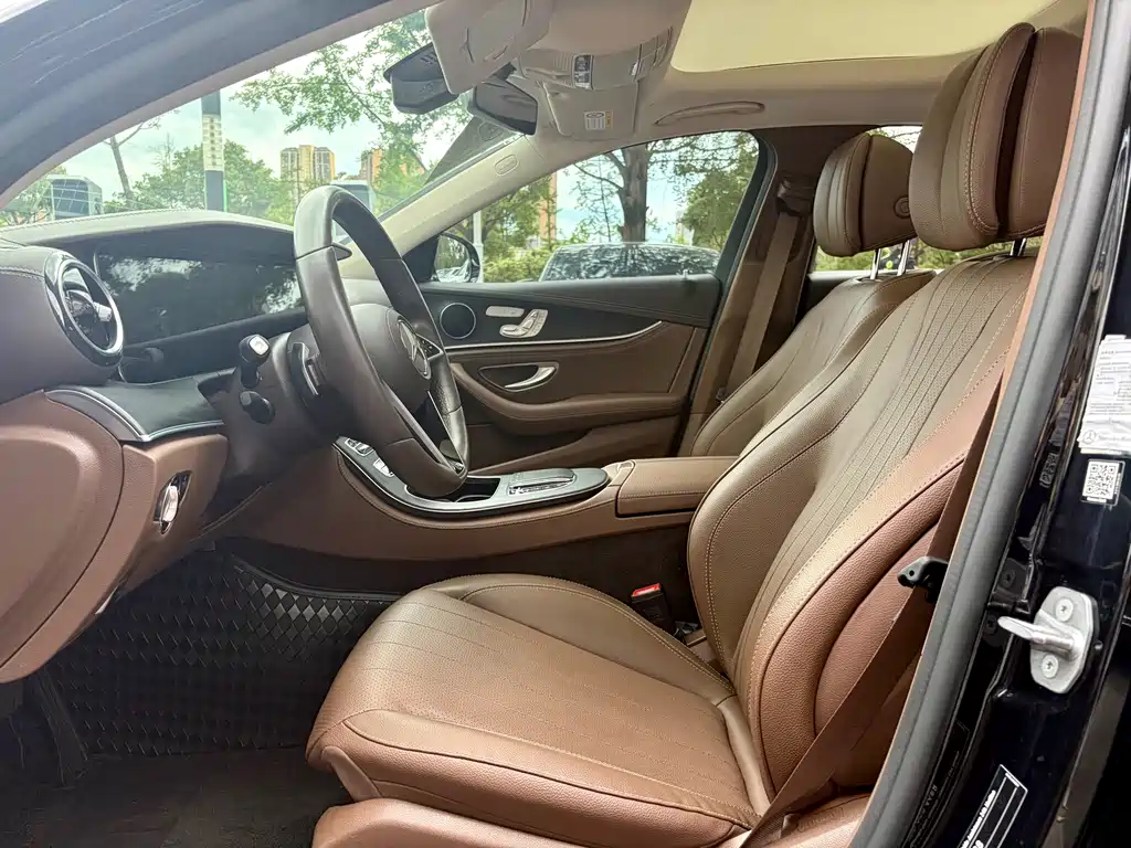 Mercedes-Benz E-Class 2023 — фото 14