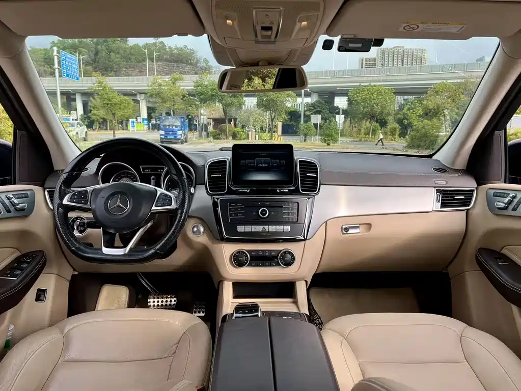 Mercedes-Benz GLE 2017 — фото 19