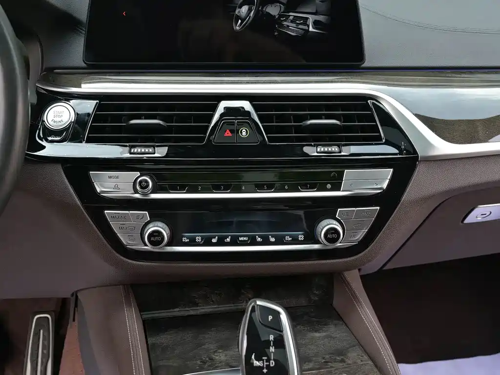 BMW 6 Series GT 2019 — фото 10