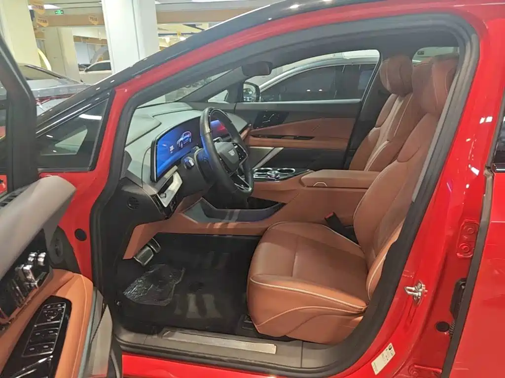 Cadillac IQ Aoge 2024 — фото 12