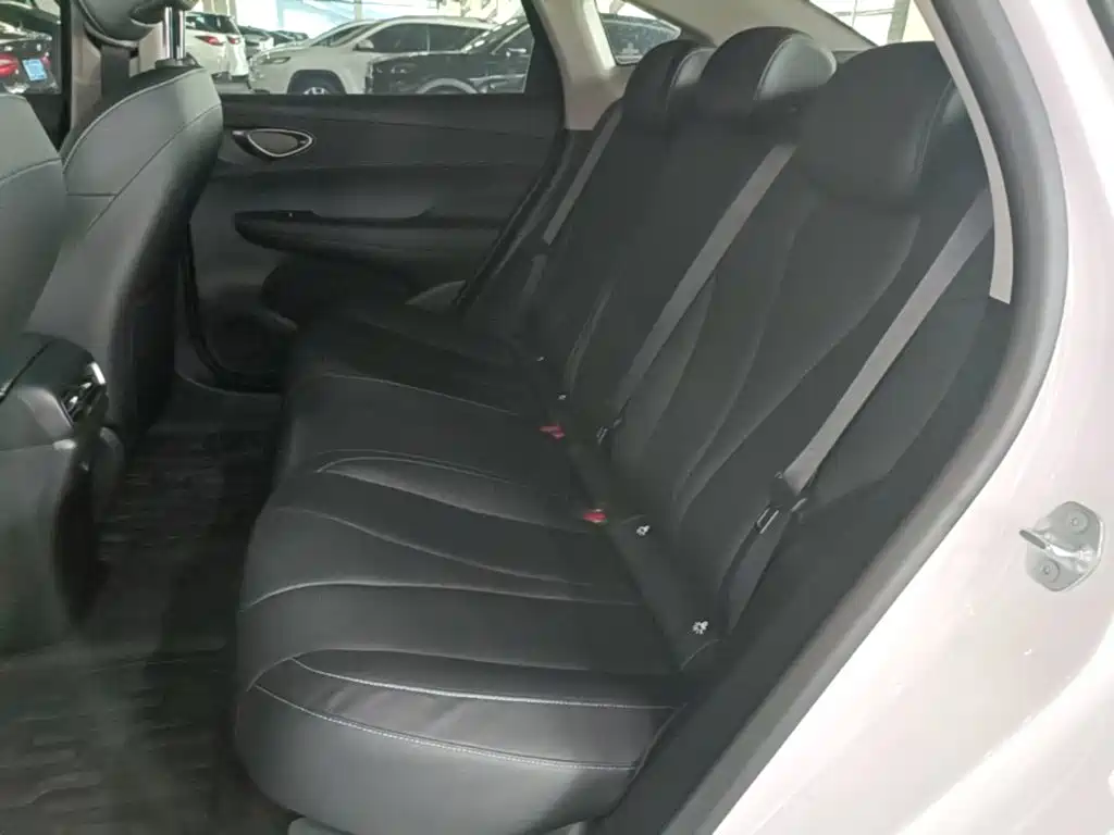 BYD Seal 05 DM-i 2026 — фото 17