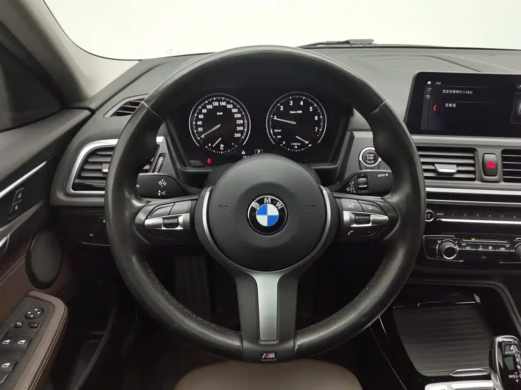 BMW 1 Series 2020 — фото 11